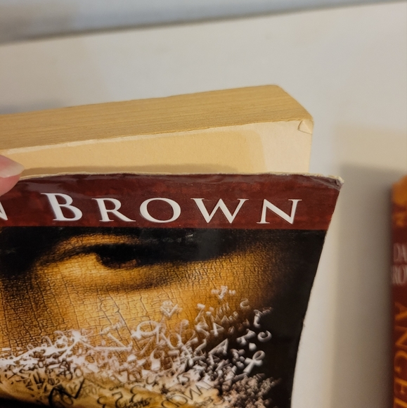 Book - The DaVinci Code by Dan Brown - Picture 3 of 4